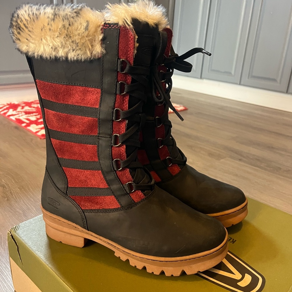 Keen Black and Red Winter Boots with Faux Fur Trim size 9